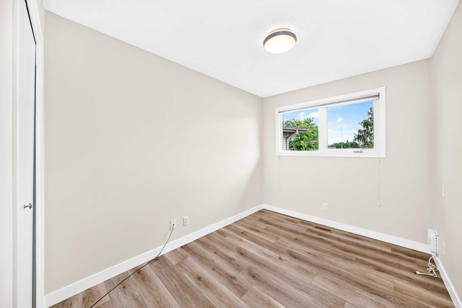 42 Rundlelawn Close NE