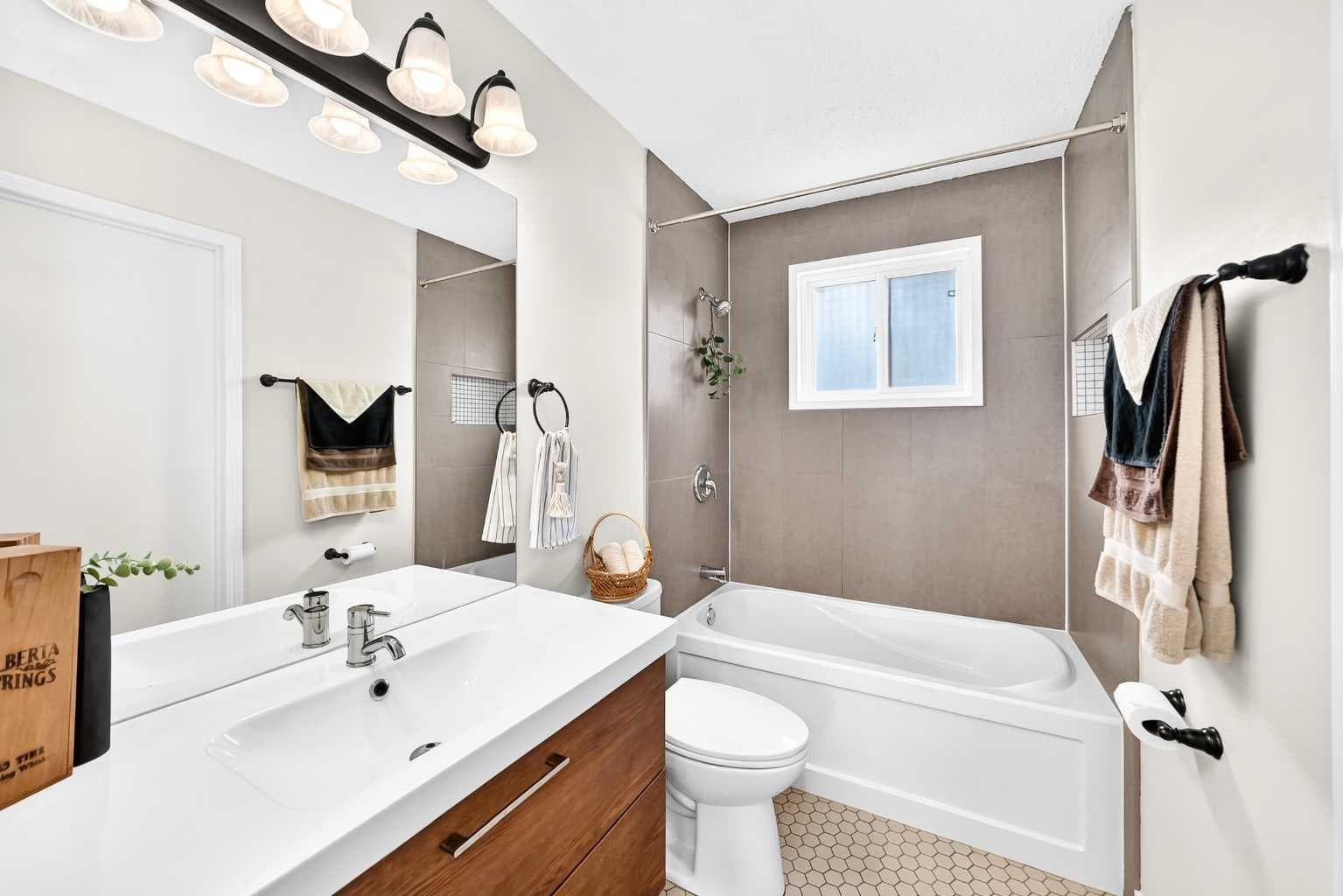 42 Rundlelawn Close NE