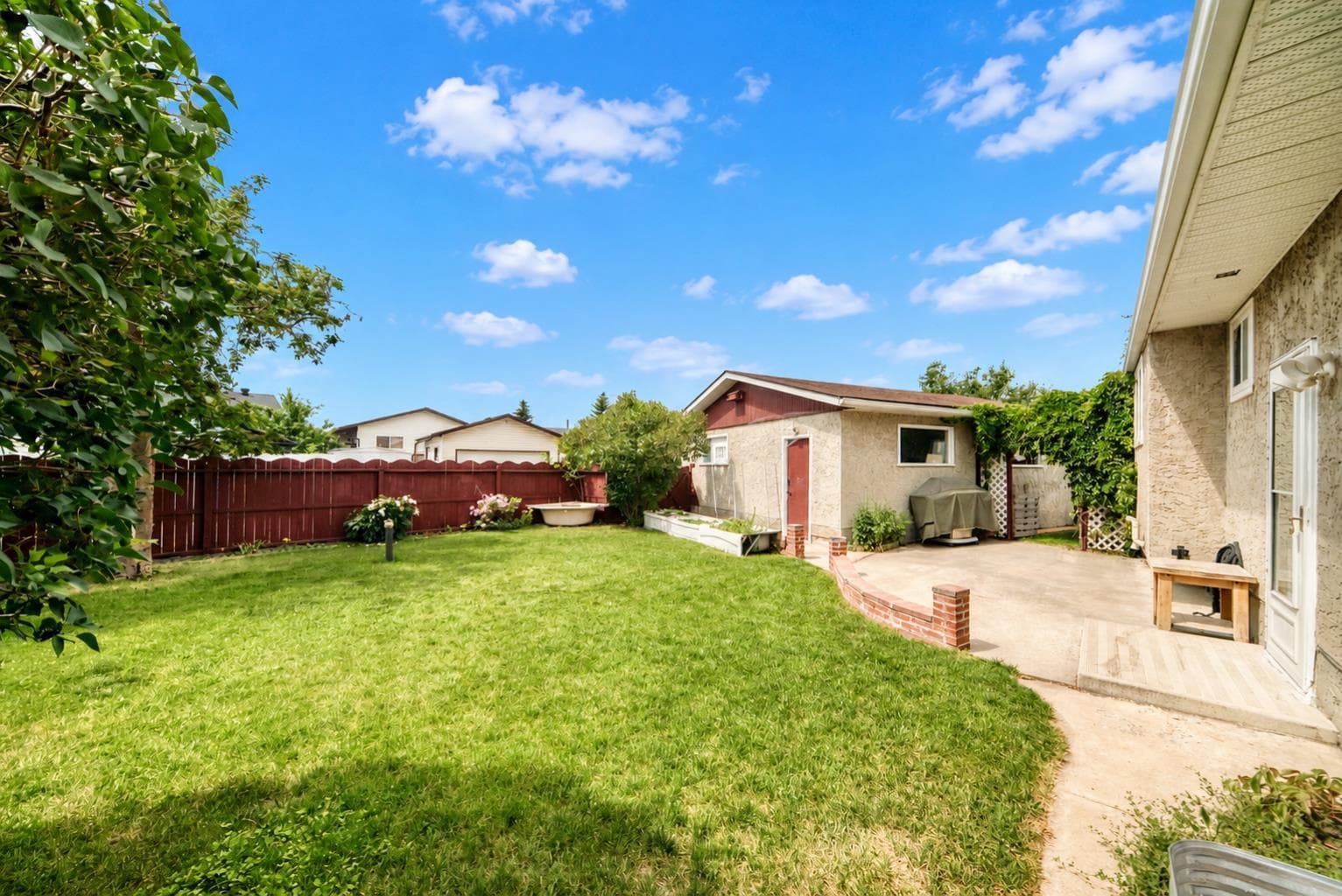 42 Rundlelawn Close NE
