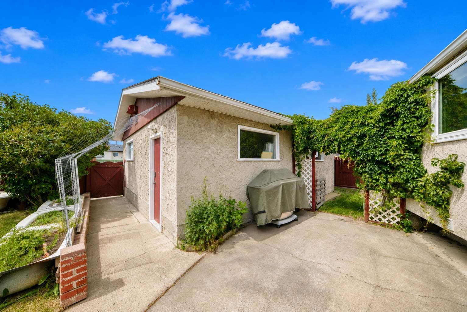 42 Rundlelawn Close NE