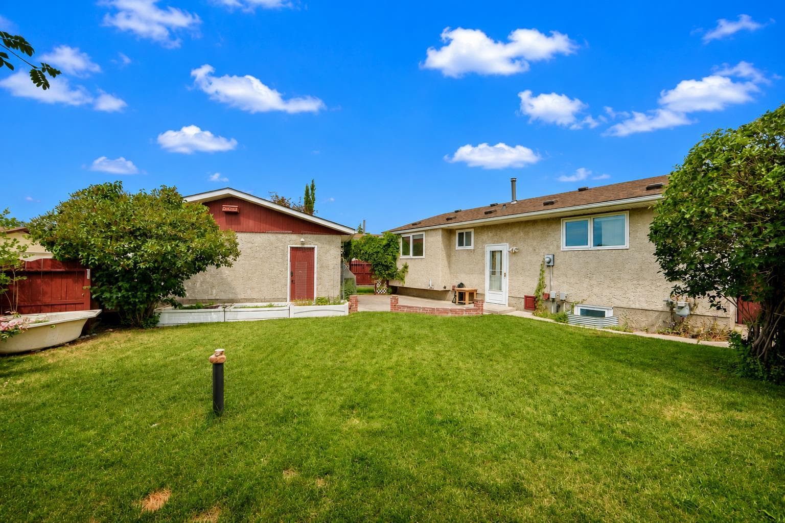 42 Rundlelawn Close NE