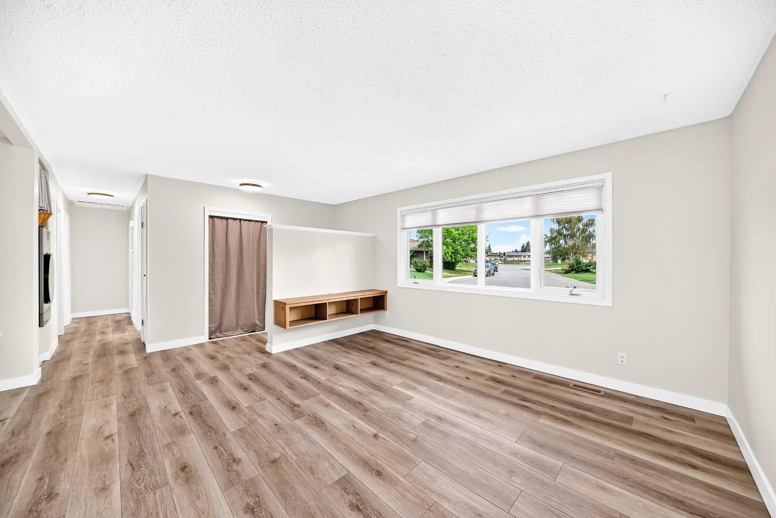 42 Rundlelawn Close NE