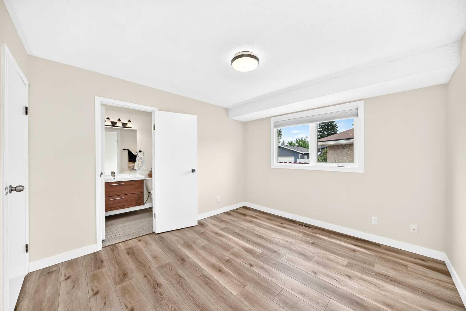 42 Rundlelawn Close NE