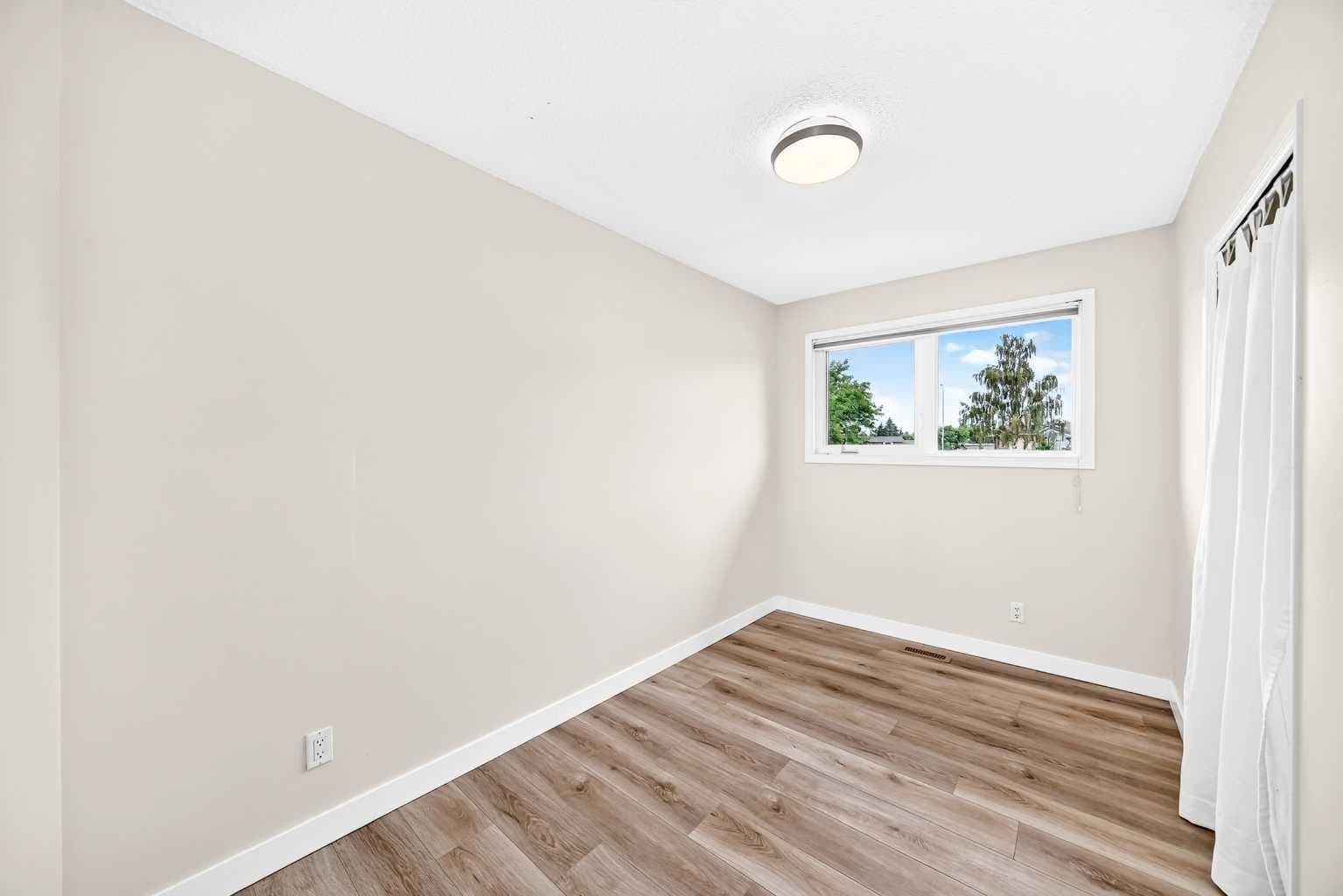 42 Rundlelawn Close NE