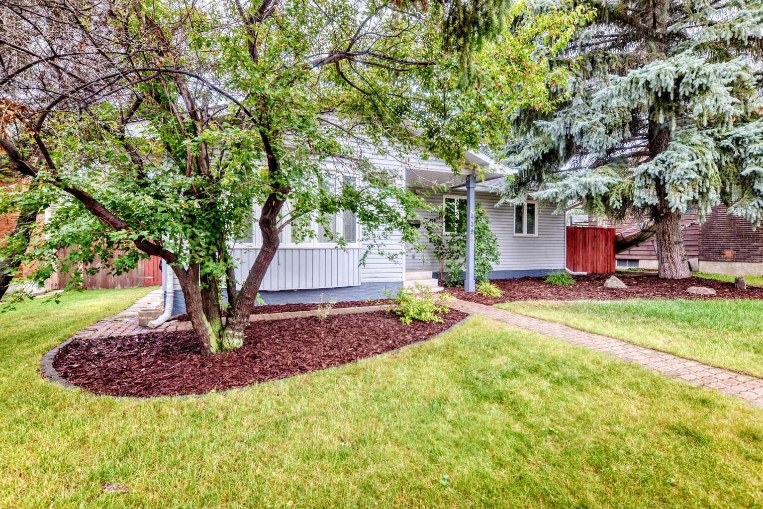 439 Queen Charlotte Drive SE