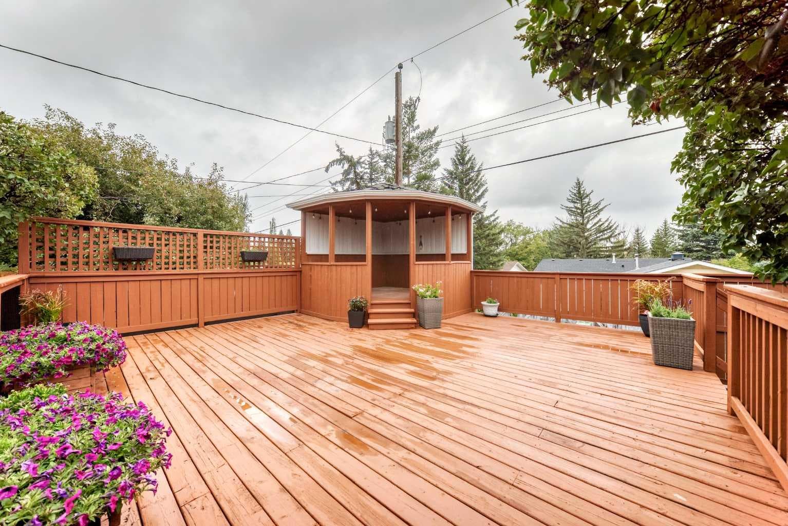 439 Queen Charlotte Drive SE
