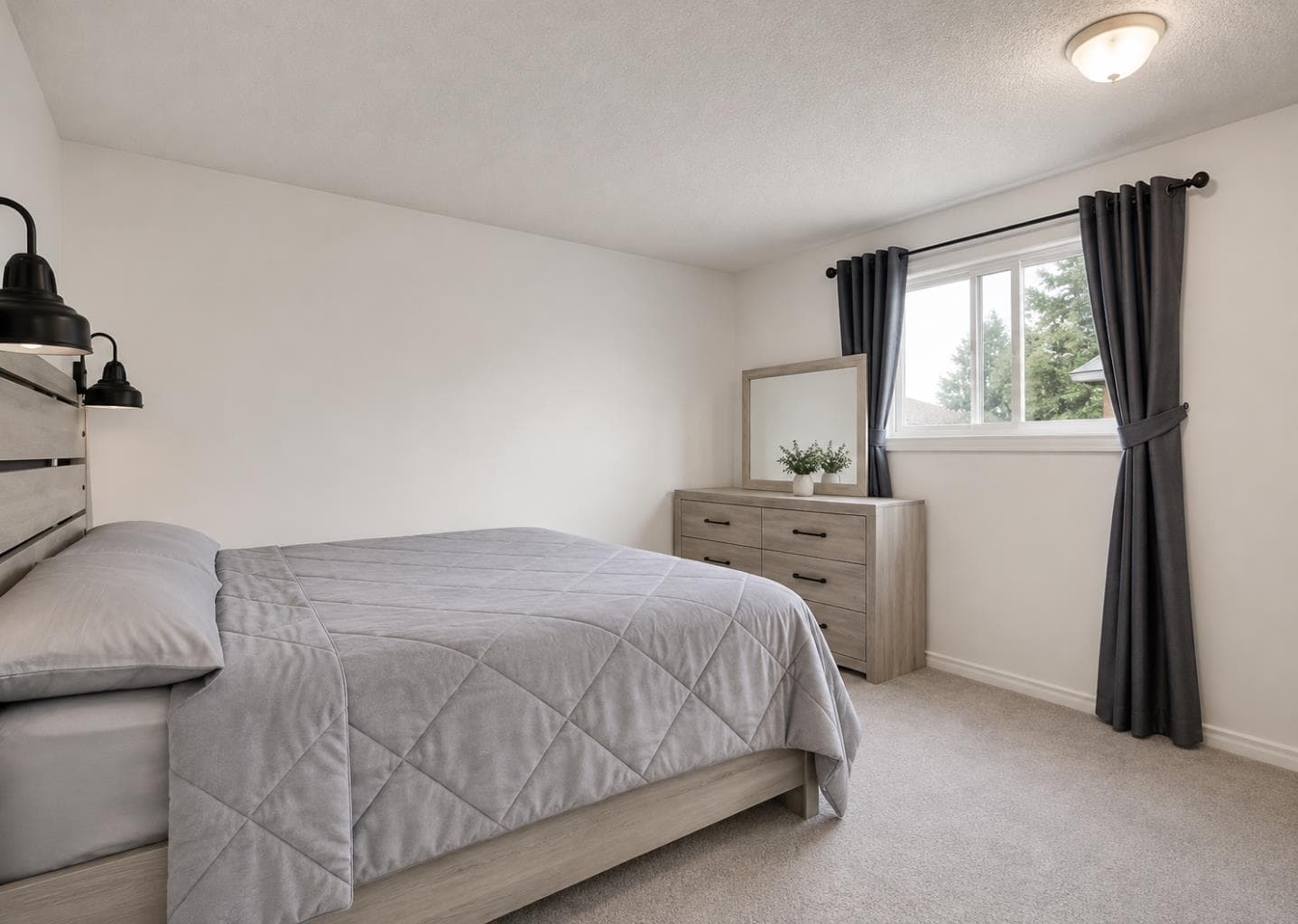 896 Rundlecairn Way NE