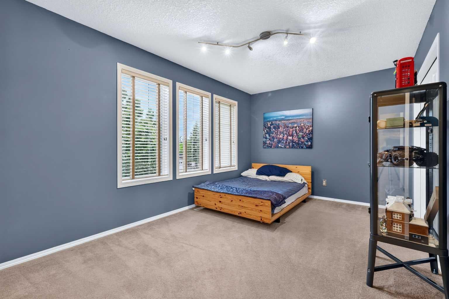 14 Evergreen Common SW