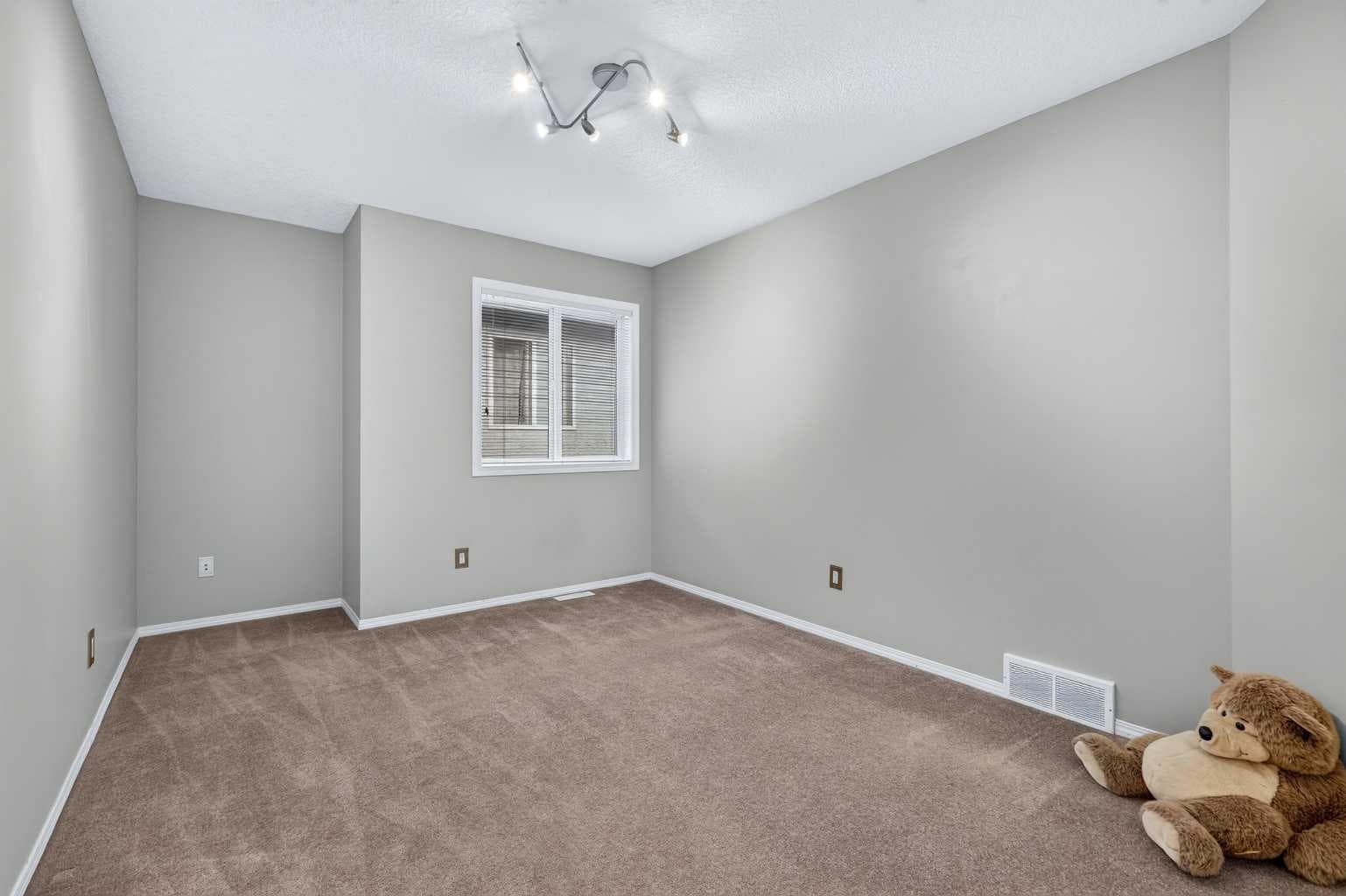 14 Evergreen Common SW