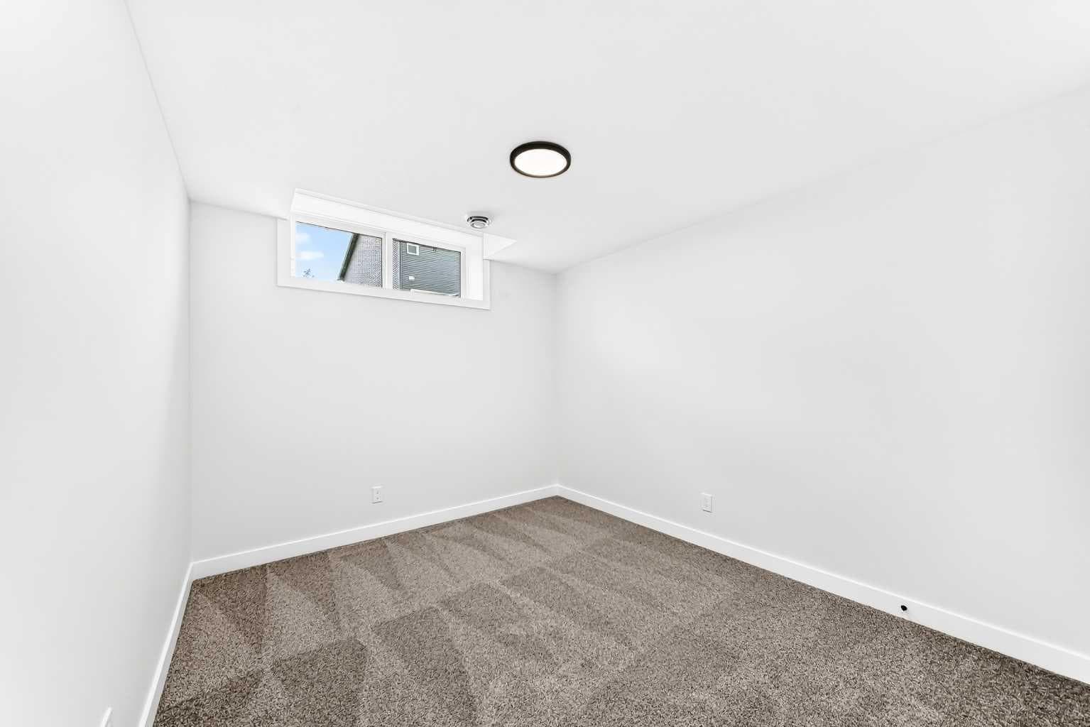 583 Buffaloberry Manor SE