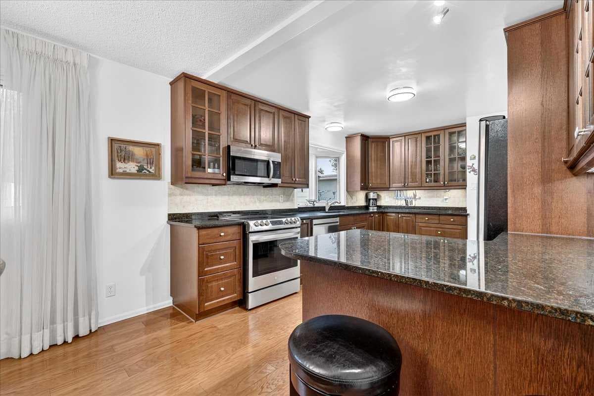 1707 107 Avenue SW