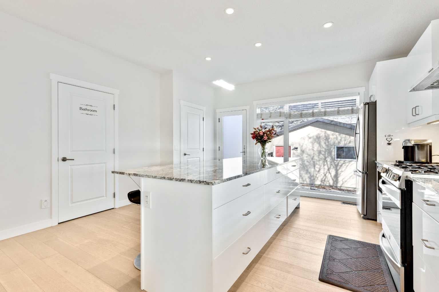 2728 Cochrane Road NW