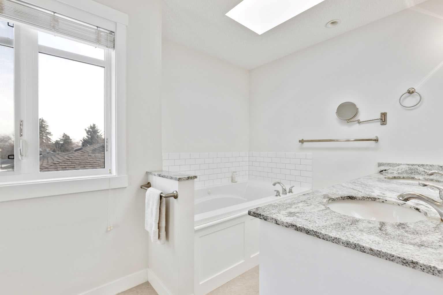 2728 Cochrane Road NW