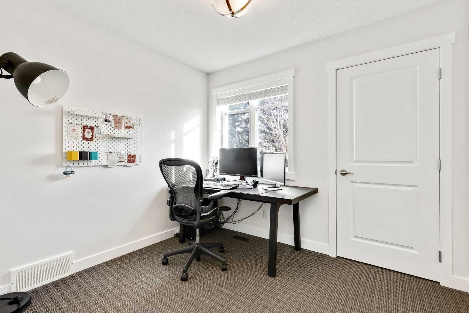 2728 Cochrane Road NW