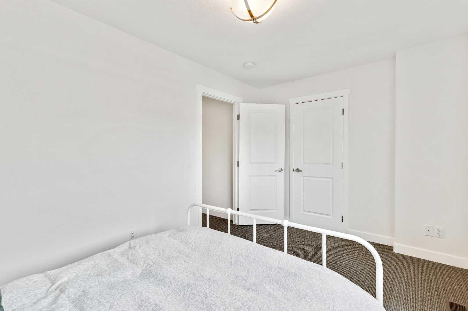2728 Cochrane Road NW