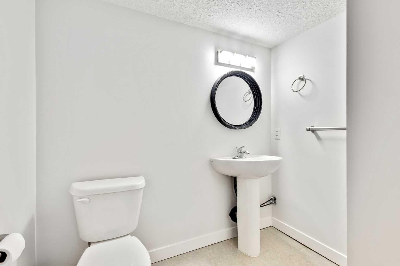 2728 Cochrane Road NW