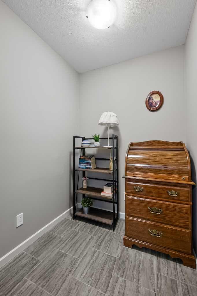 2105, 10 Market Boulevard SE