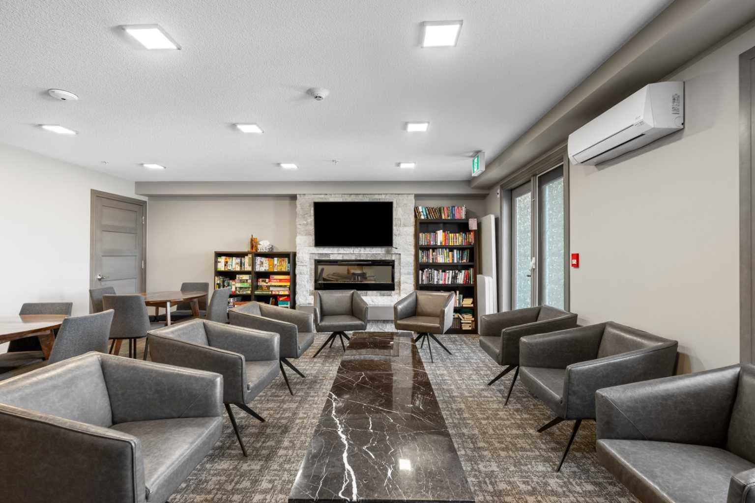 2105, 10 Market Boulevard SE