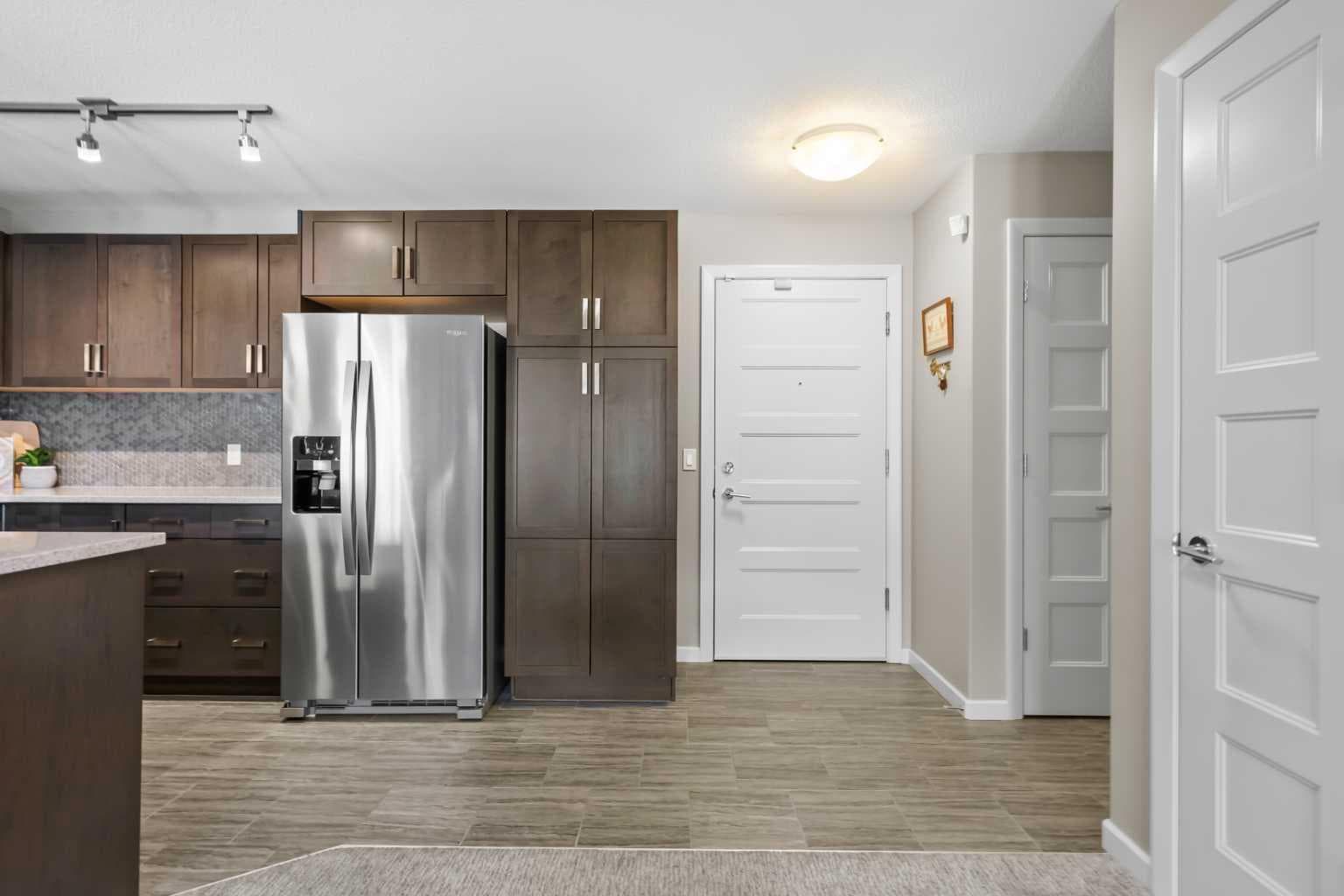 2105, 10 Market Boulevard SE