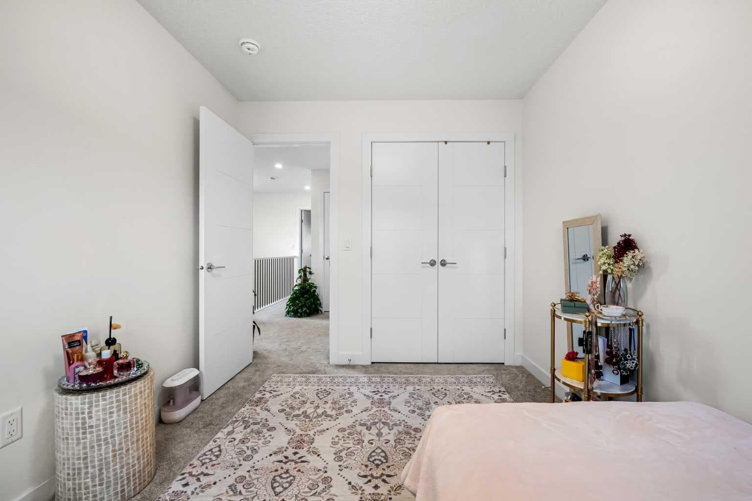 262 Midgrove Mews SW