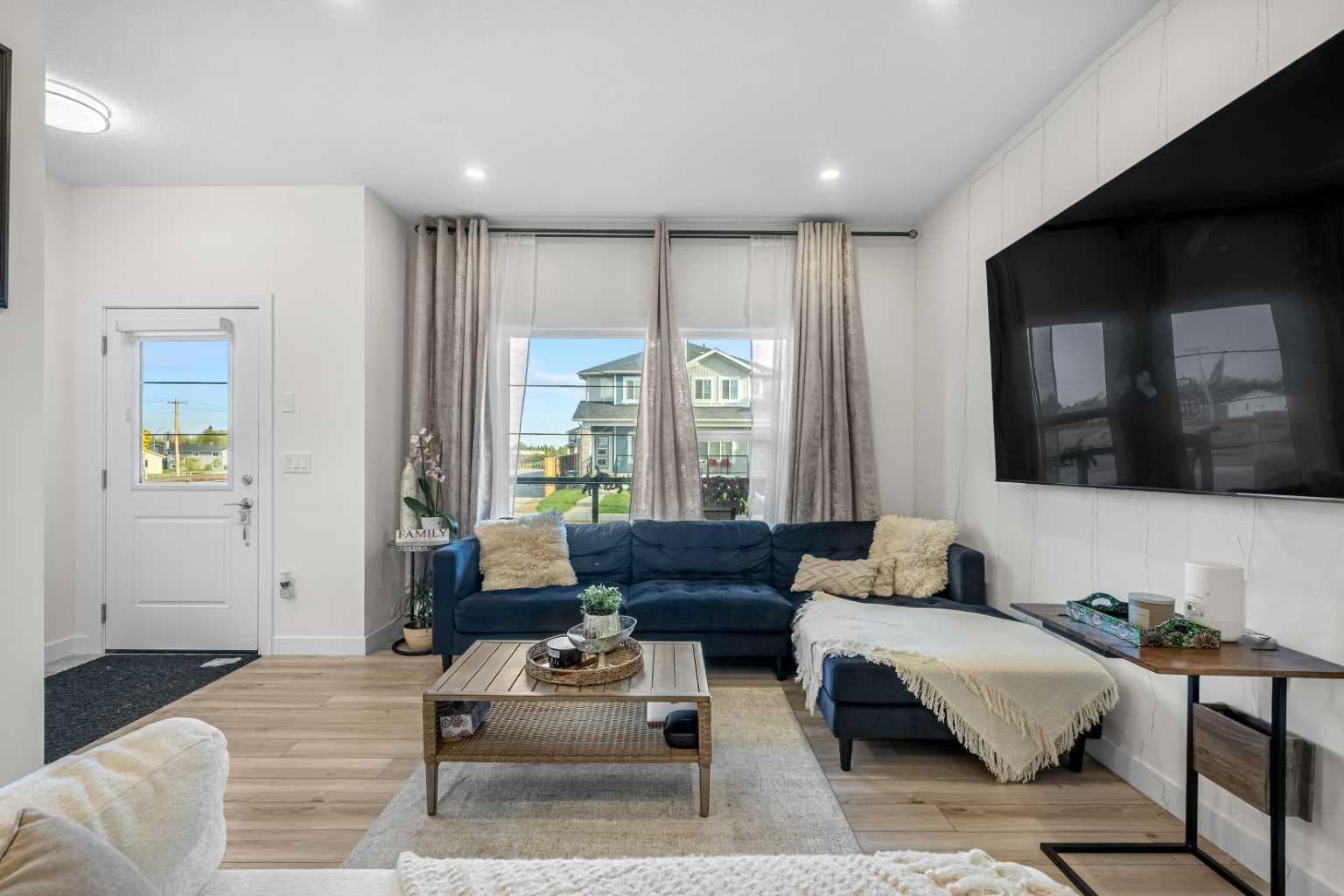 262 Midgrove Mews SW