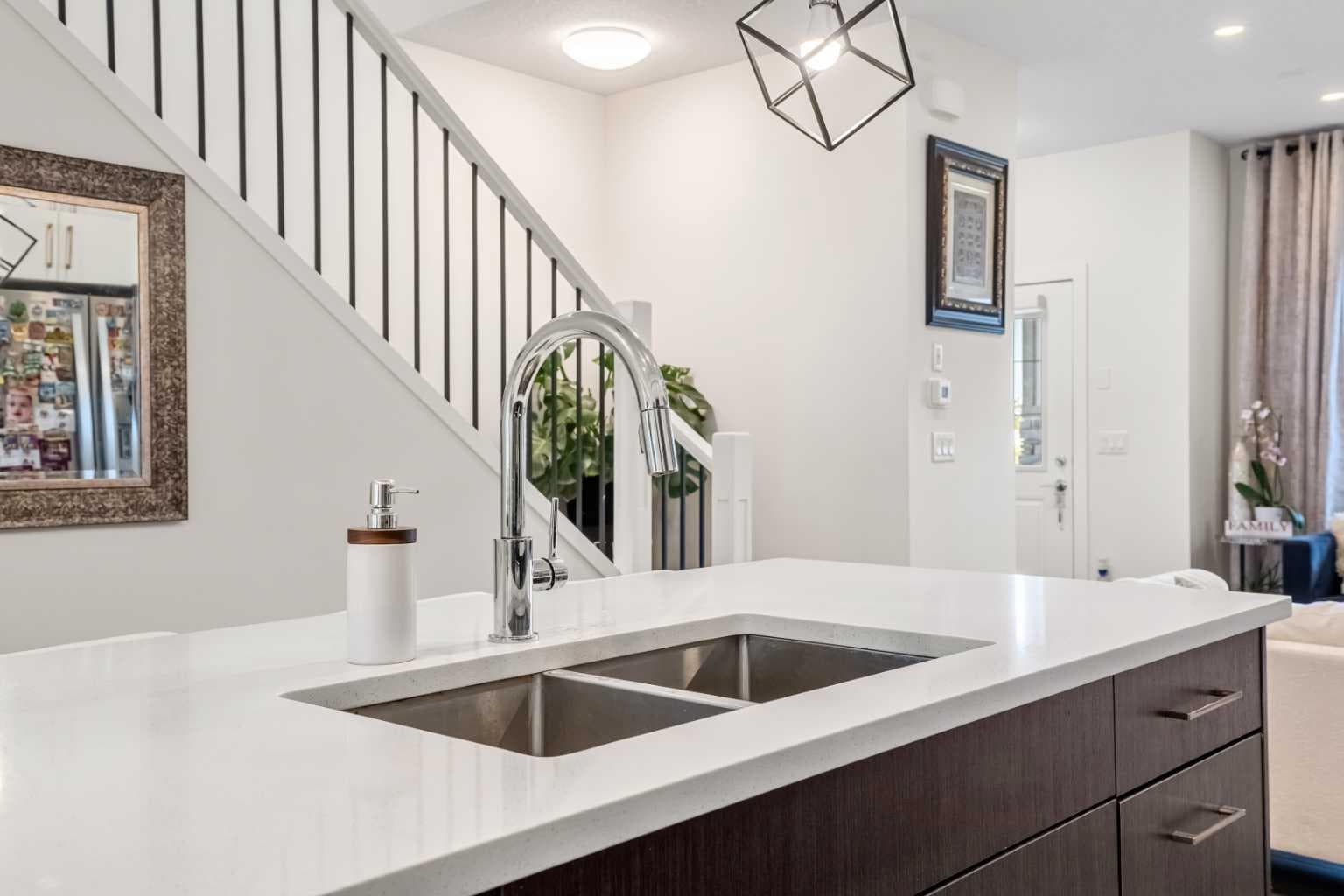 262 Midgrove Mews SW