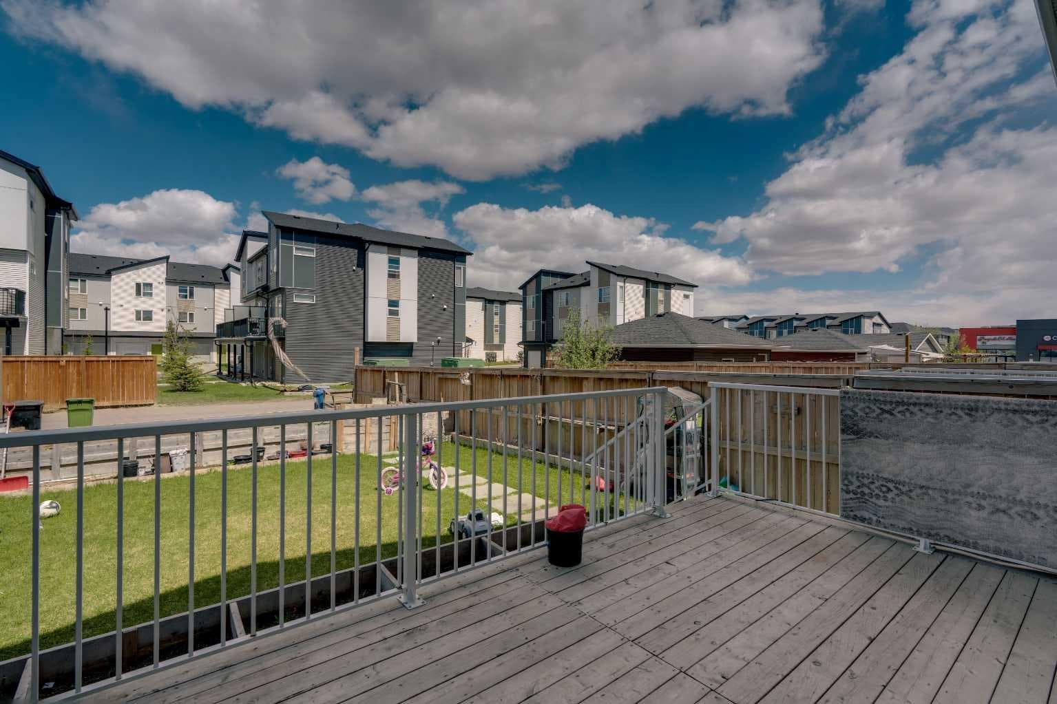 552 Redstone Drive NE