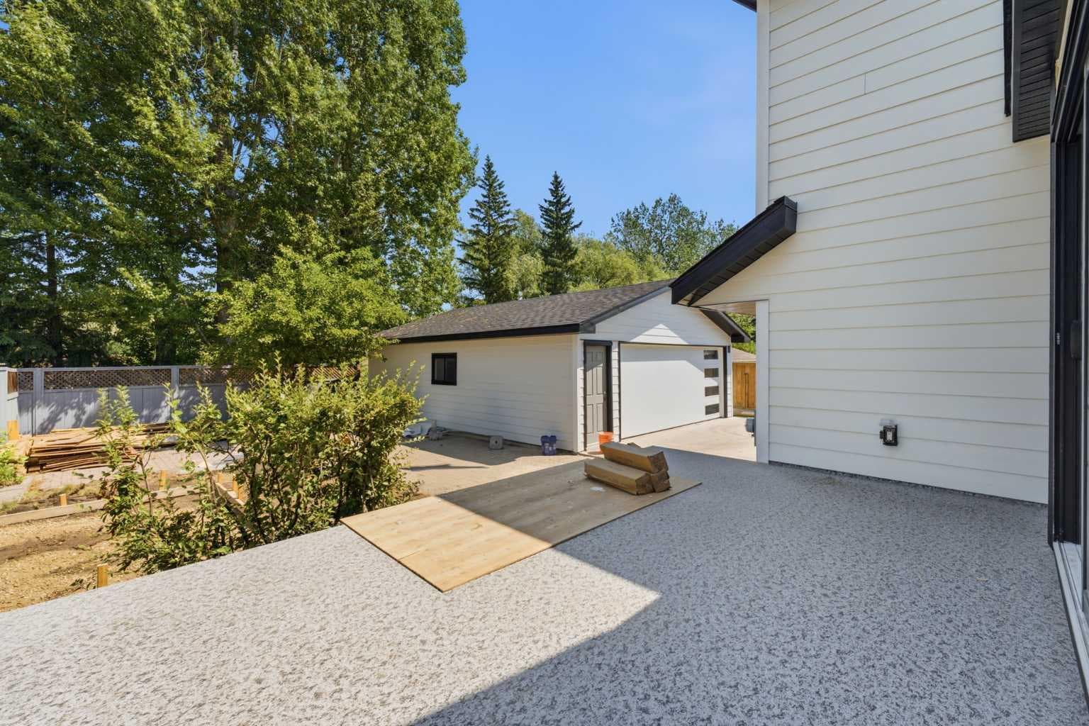 3375 Breton Close NW