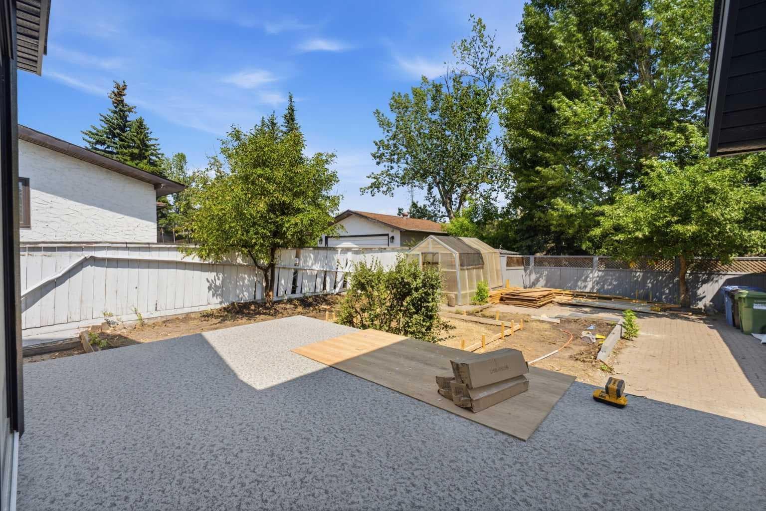 3375 Breton Close NW