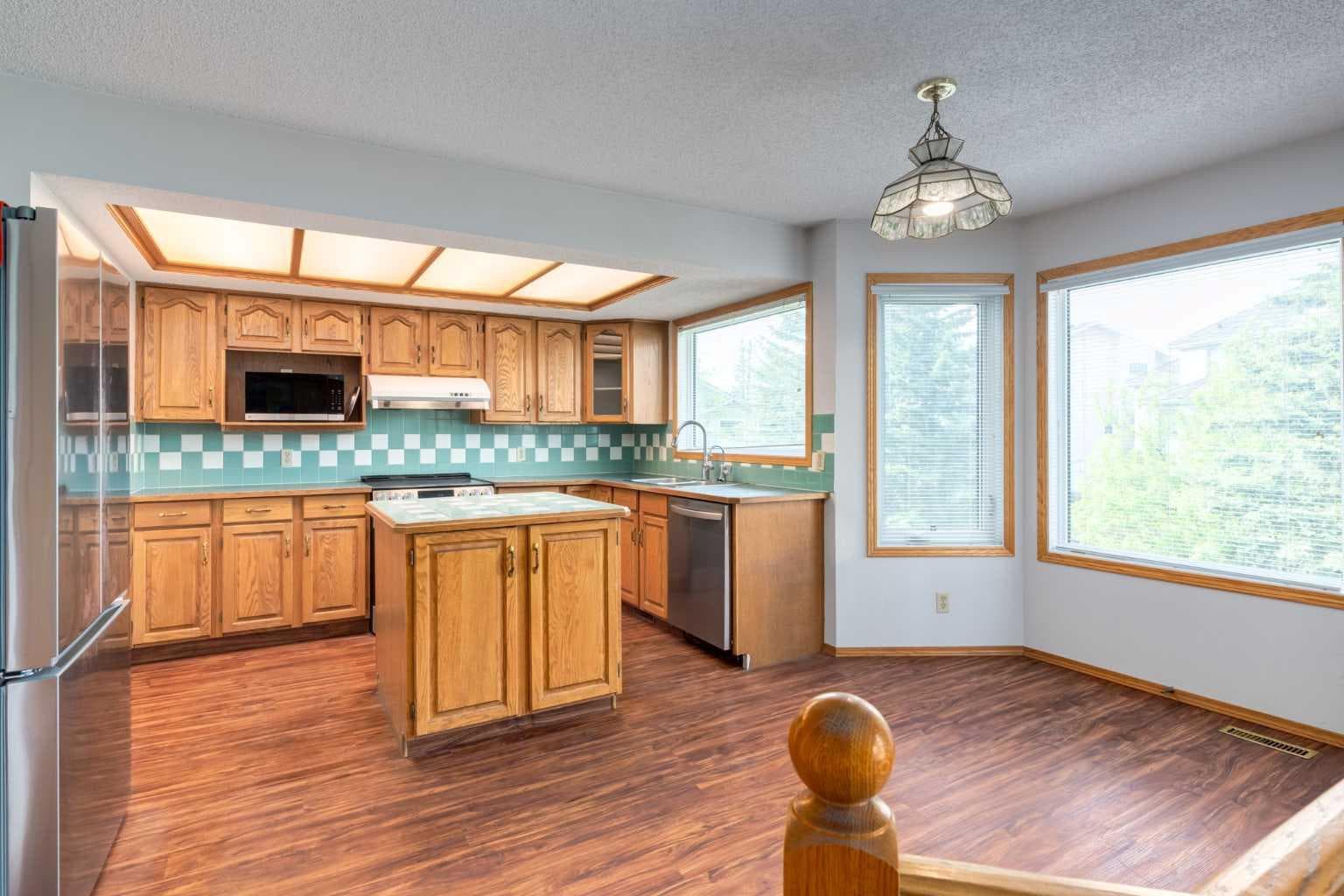 183 Edgevalley Circle NW