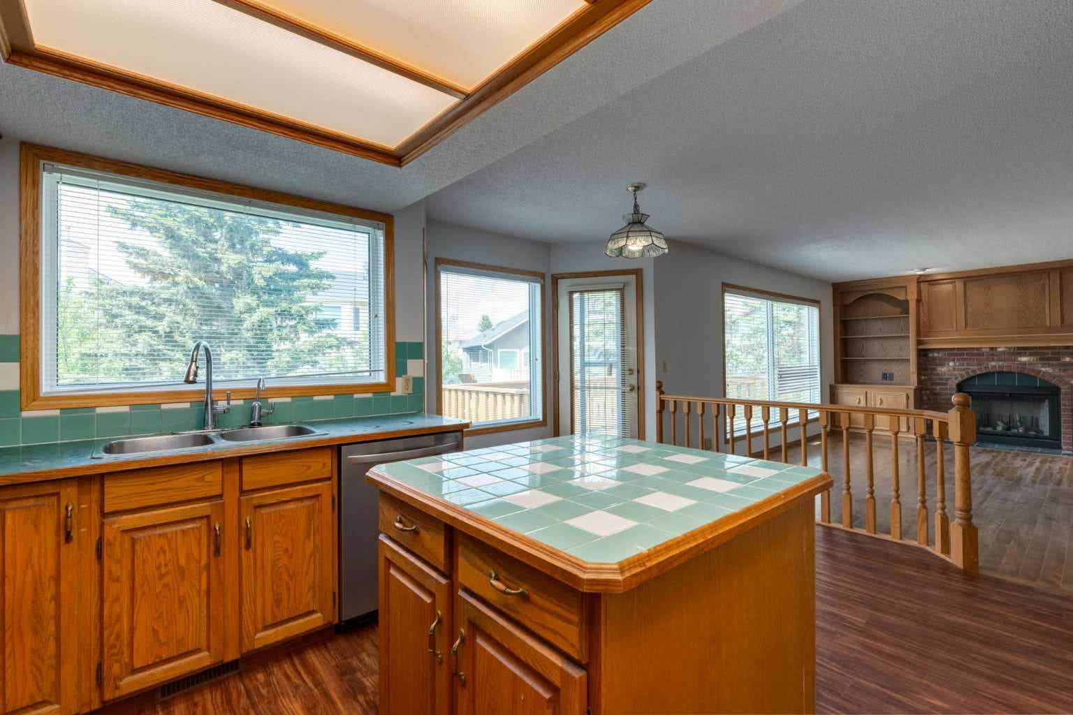 183 Edgevalley Circle NW
