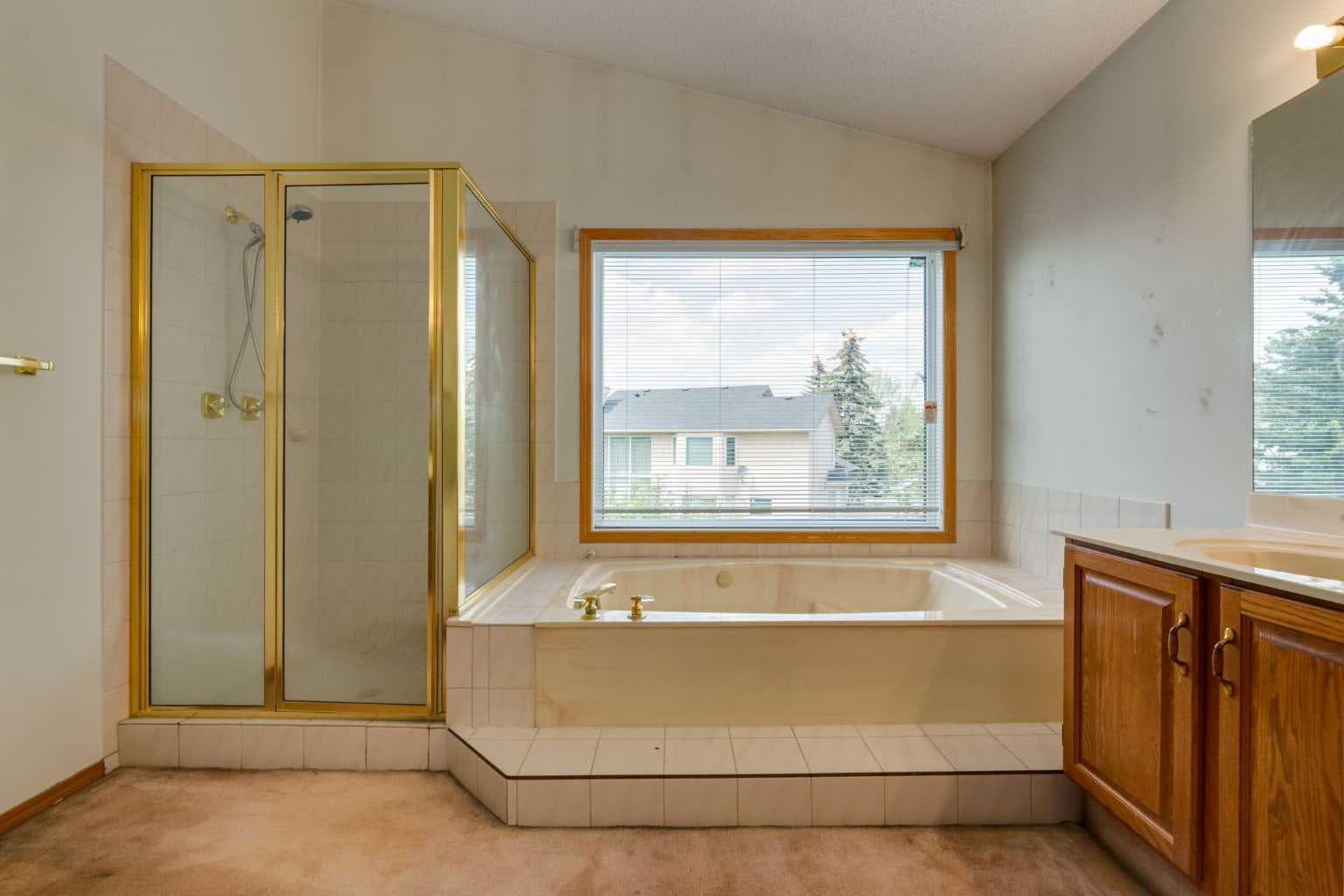 183 Edgevalley Circle NW