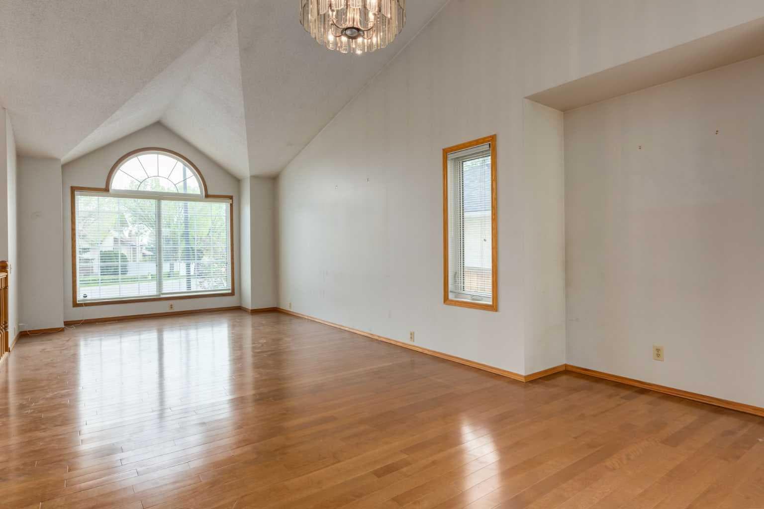183 Edgevalley Circle NW