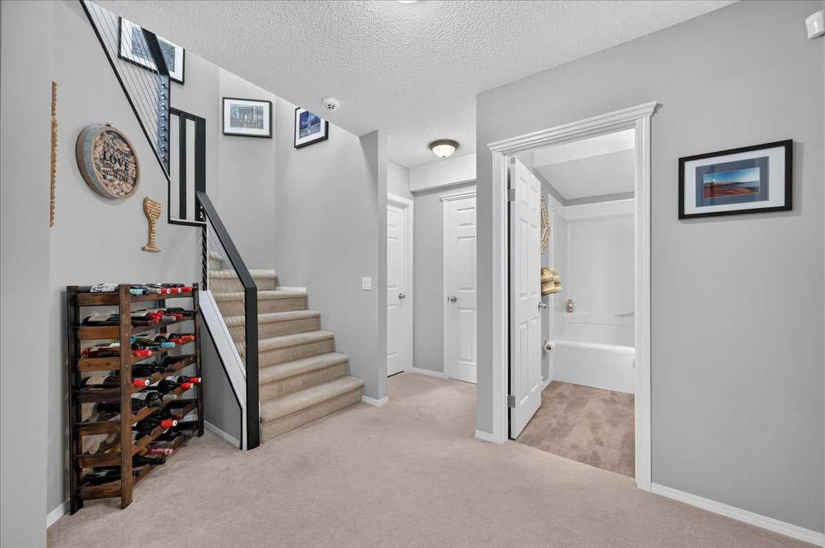212 Cresthaven Place SW