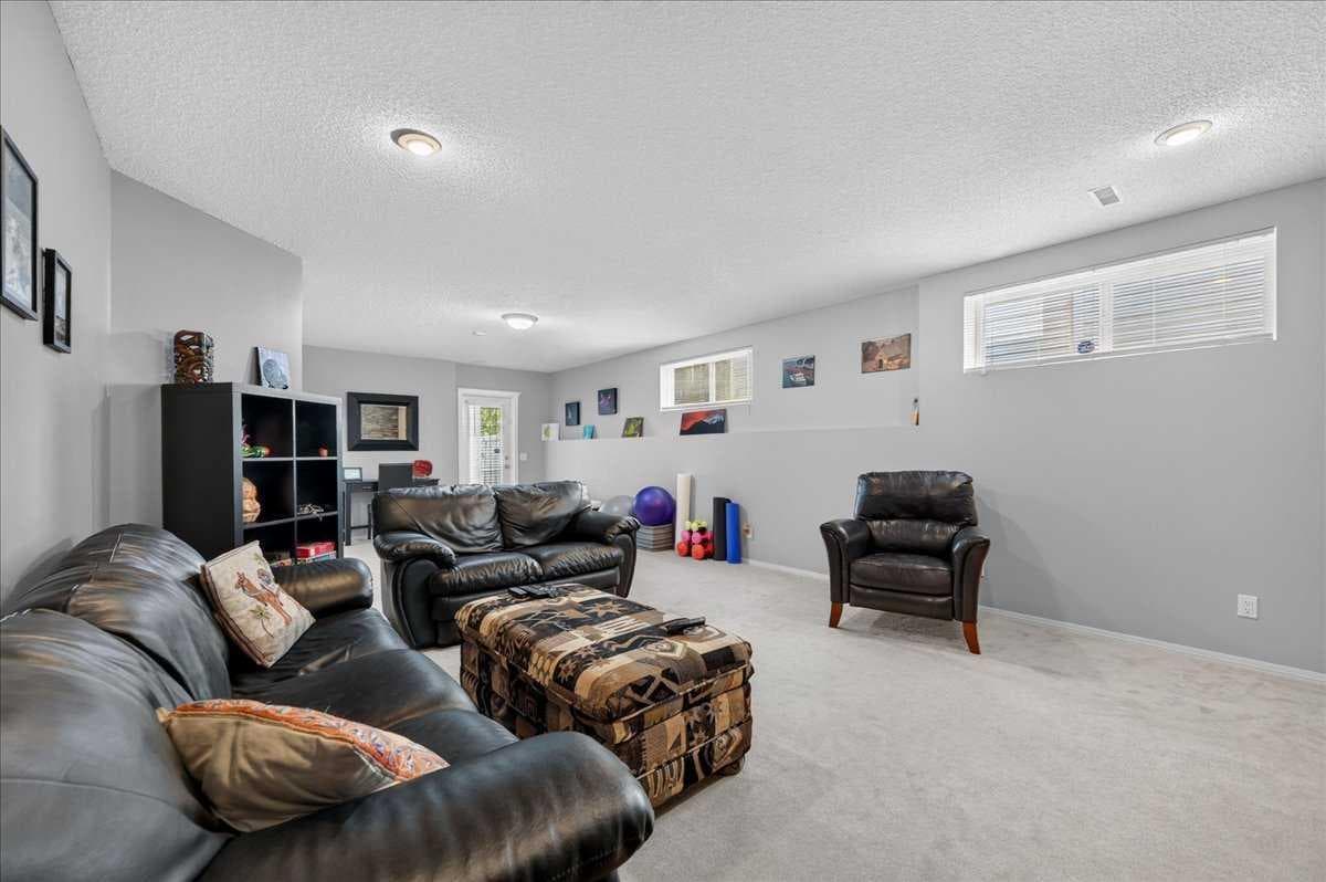 212 Cresthaven Place SW