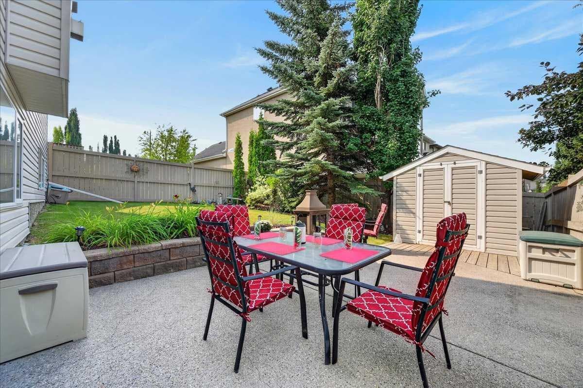 212 Cresthaven Place SW