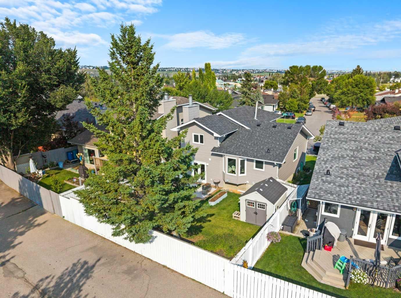 19 Macewan Meadow Crescent NW
