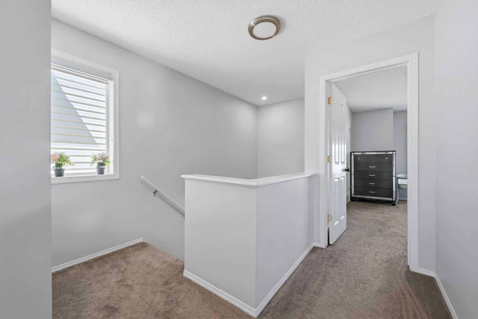 33 Saddlecrest Close NE