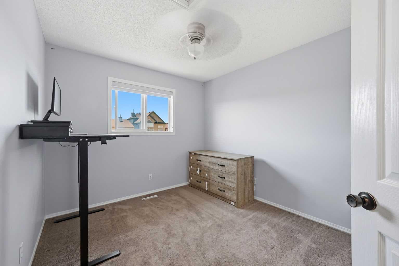 33 Saddlecrest Close NE
