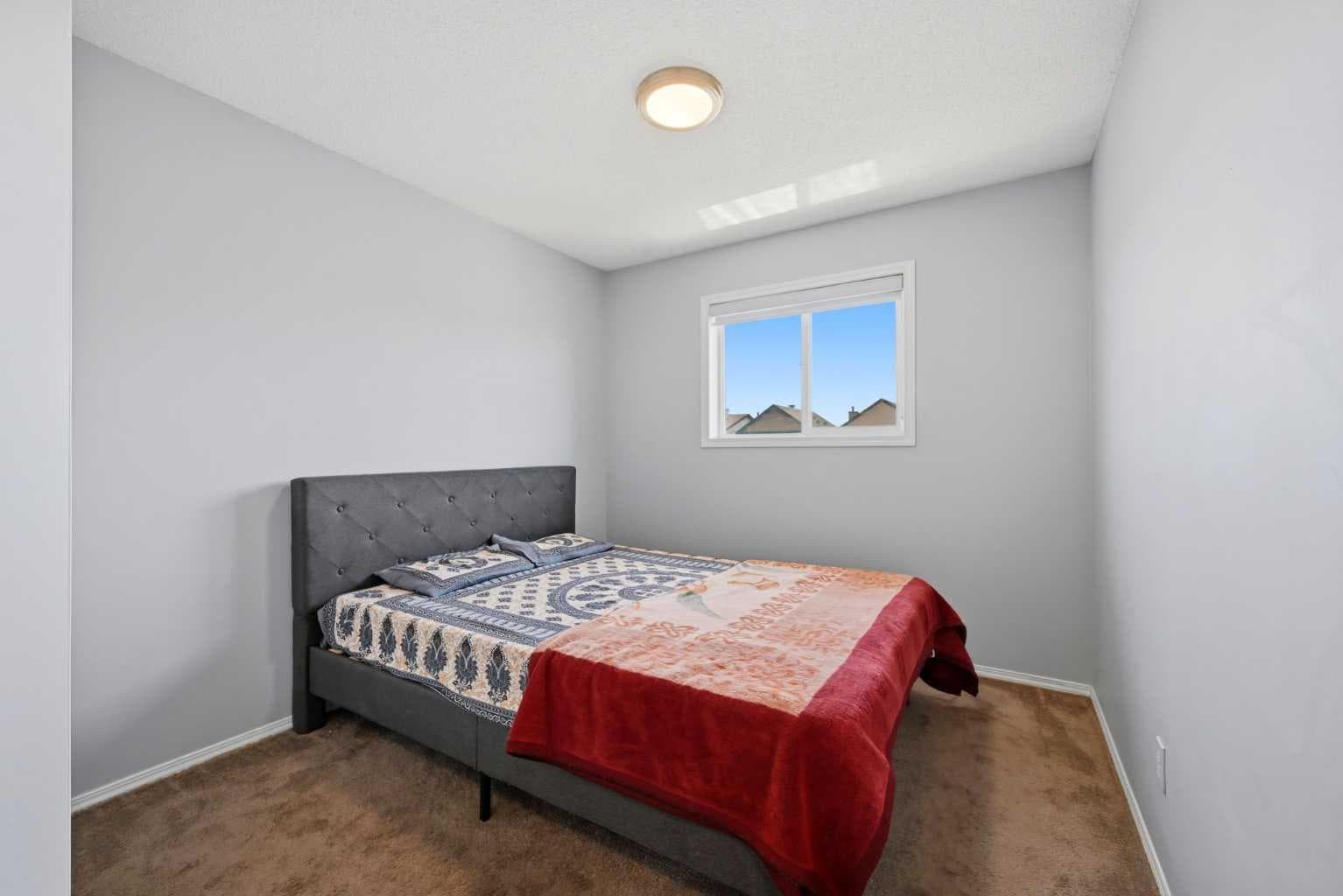 33 Saddlecrest Close NE
