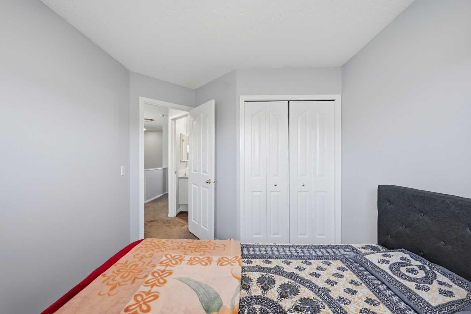 33 Saddlecrest Close NE