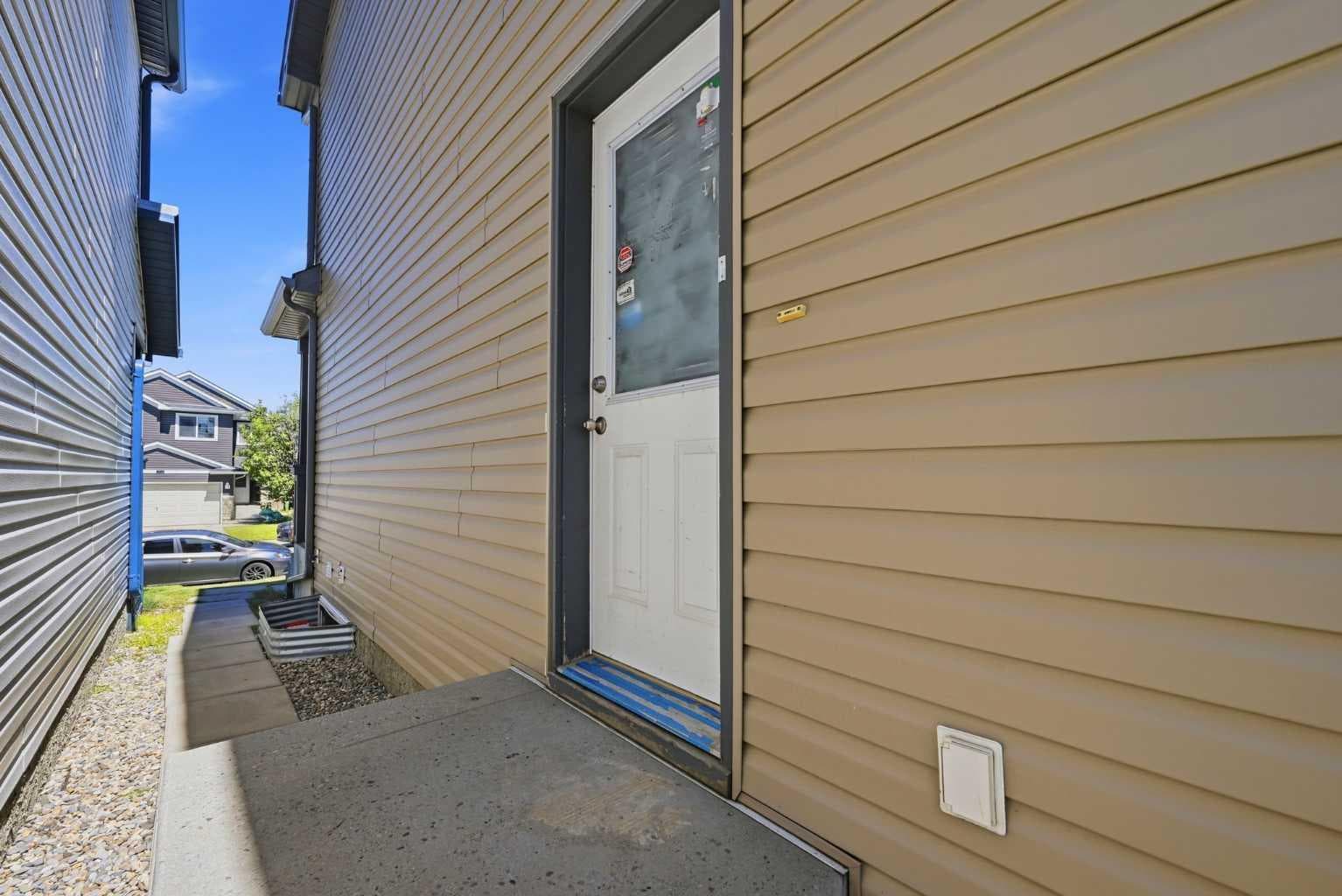 33 Saddlecrest Close NE
