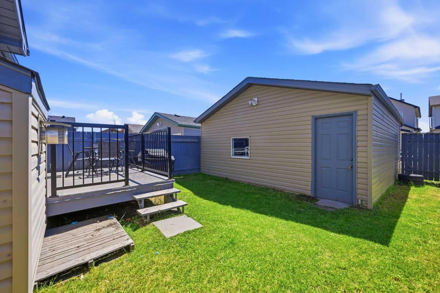 33 Saddlecrest Close NE