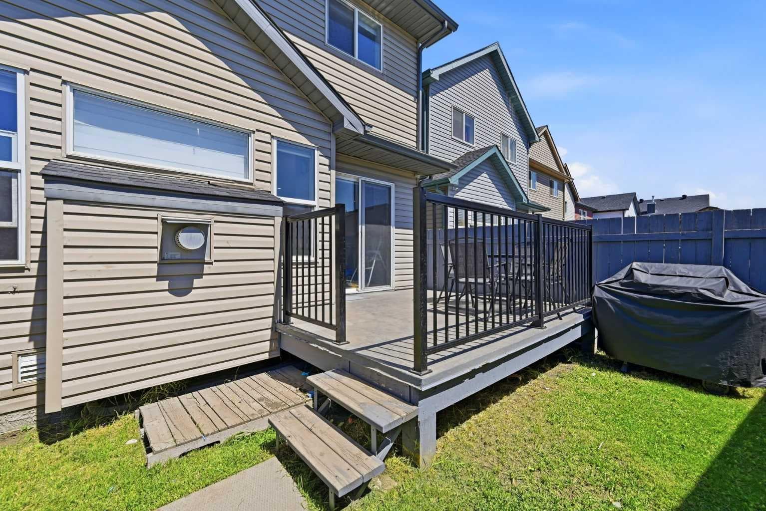 33 Saddlecrest Close NE
