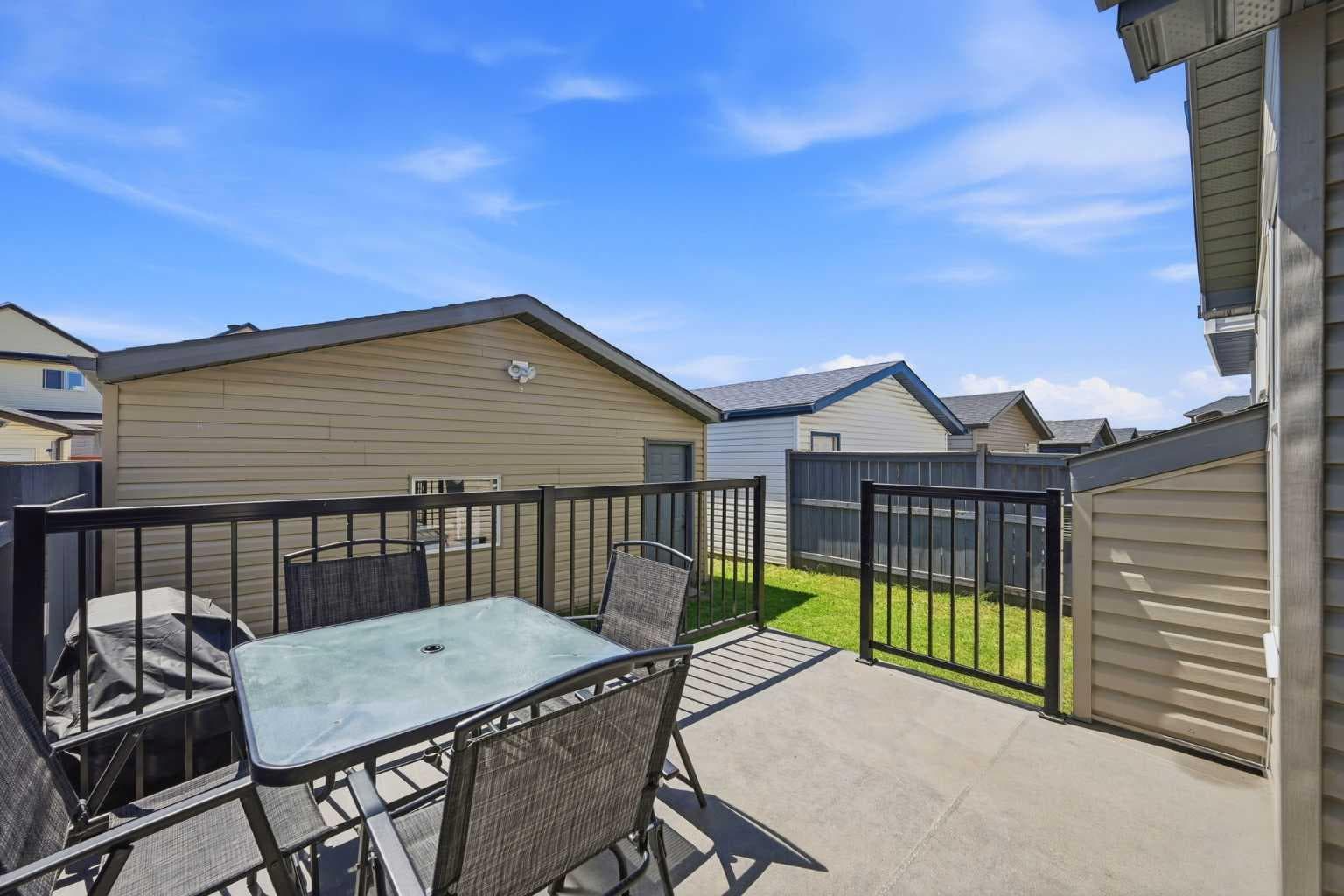 33 Saddlecrest Close NE