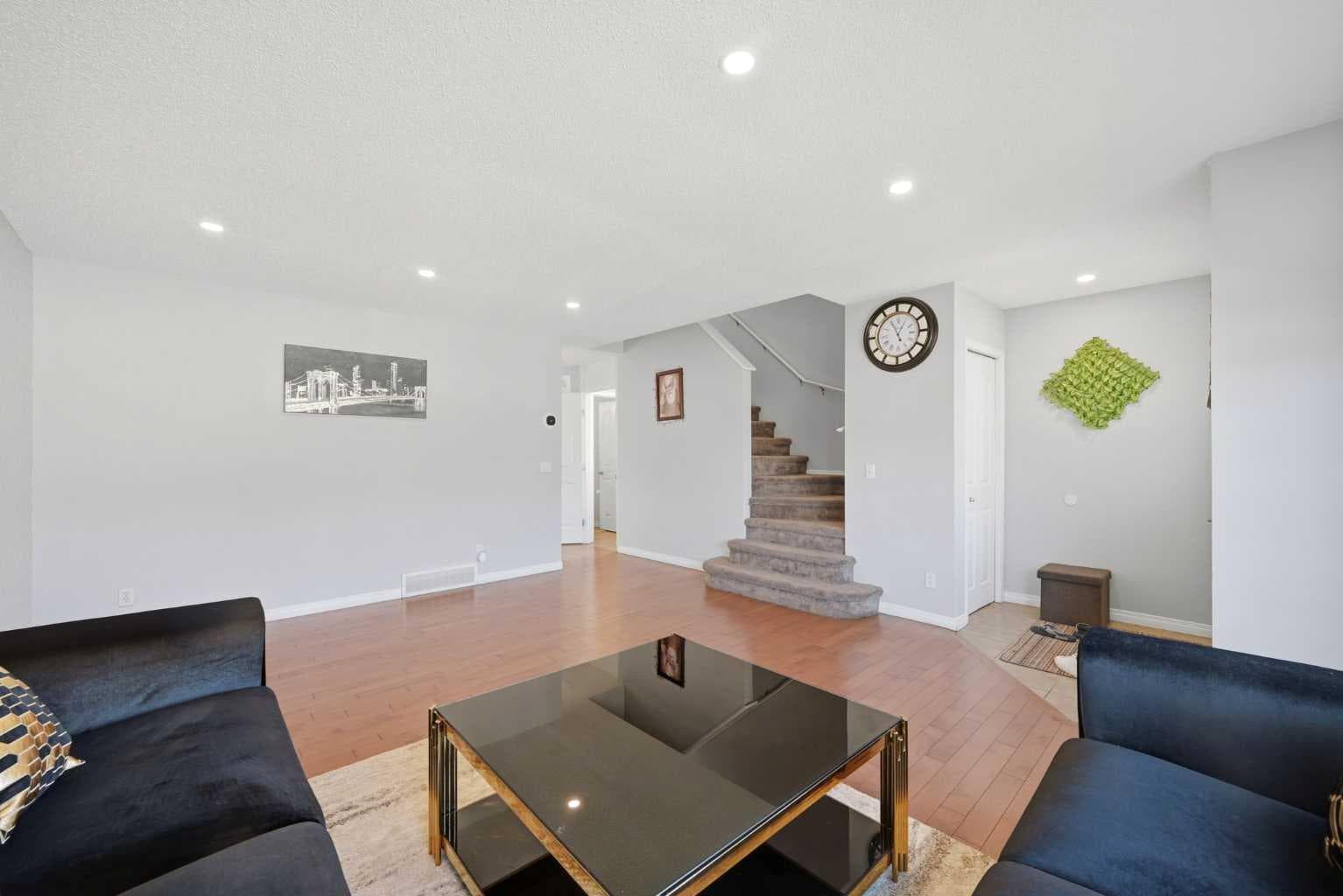 33 Saddlecrest Close NE