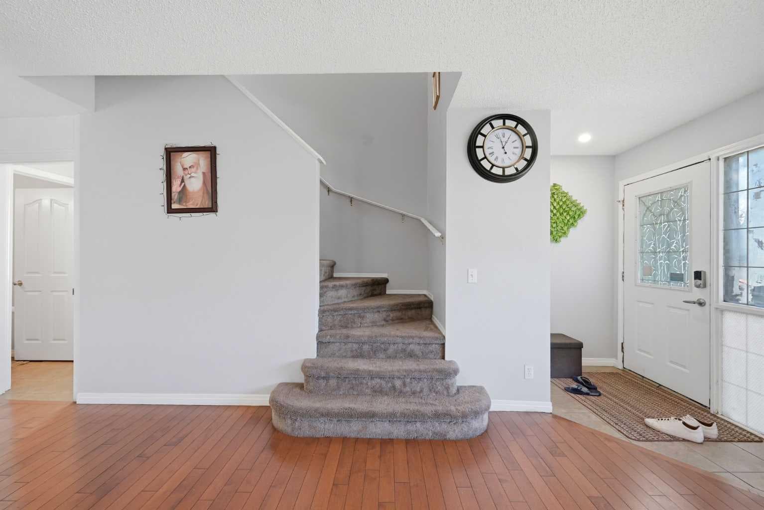 33 Saddlecrest Close NE