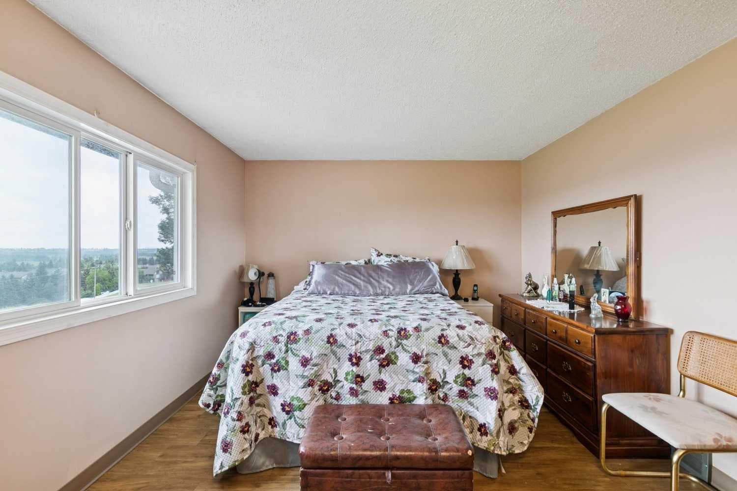 316 Queenston Heights SE
