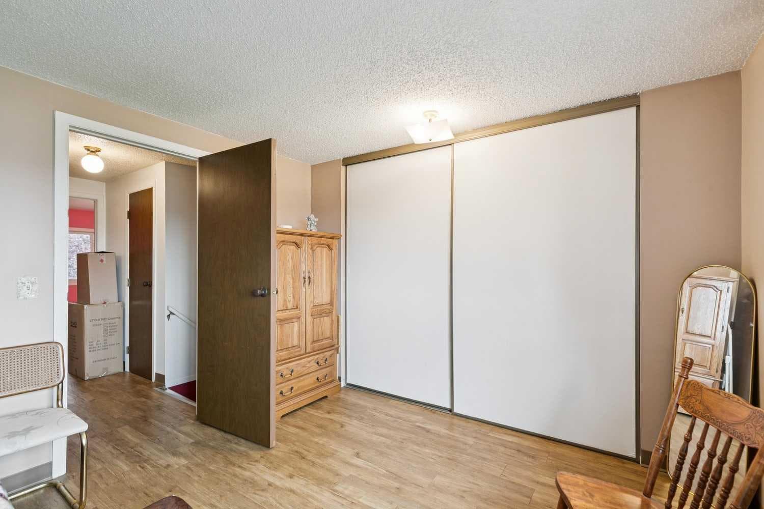 316 Queenston Heights SE