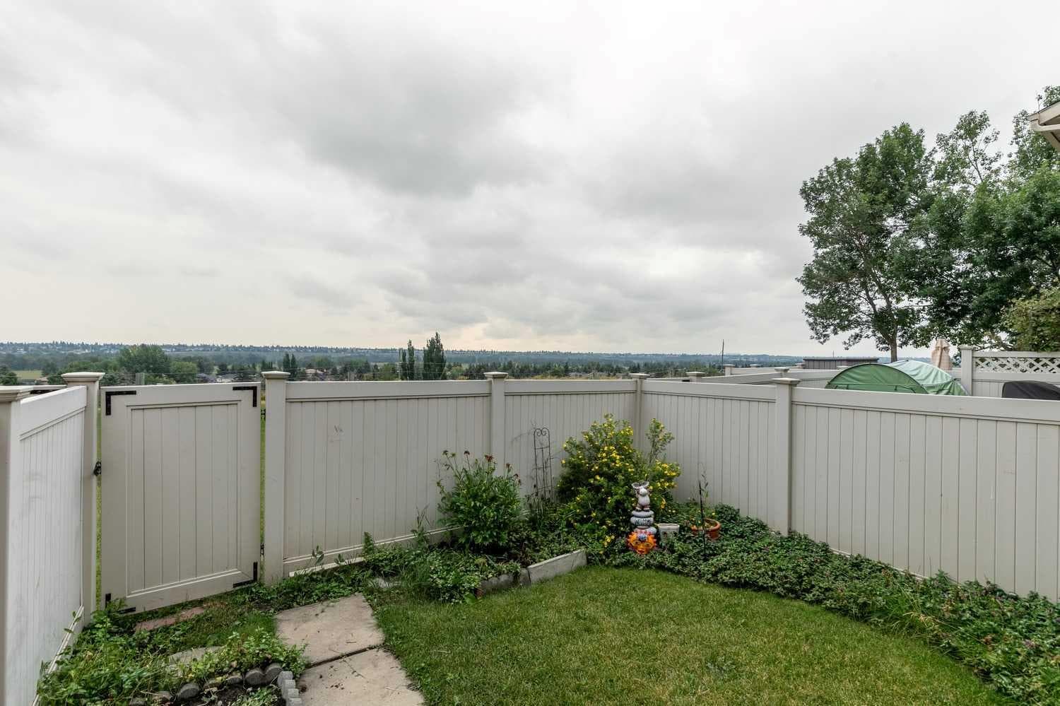 316 Queenston Heights SE